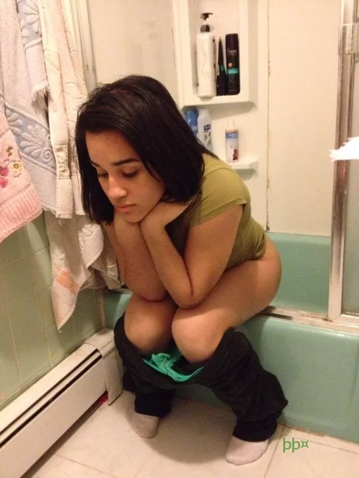 Peeing in the Bathtub posted by Mysterious331