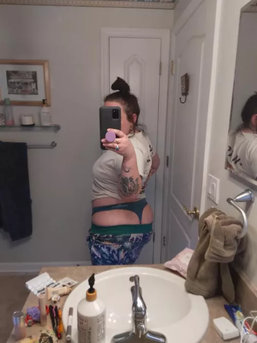 peek a boo by Gloomy_Butterfly7