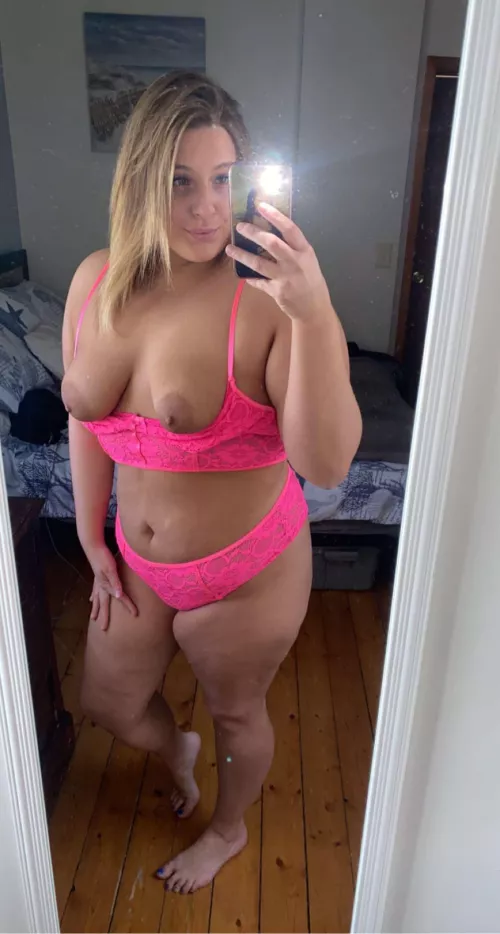 Peek-a-boo! 21F by Stepped_on_tail