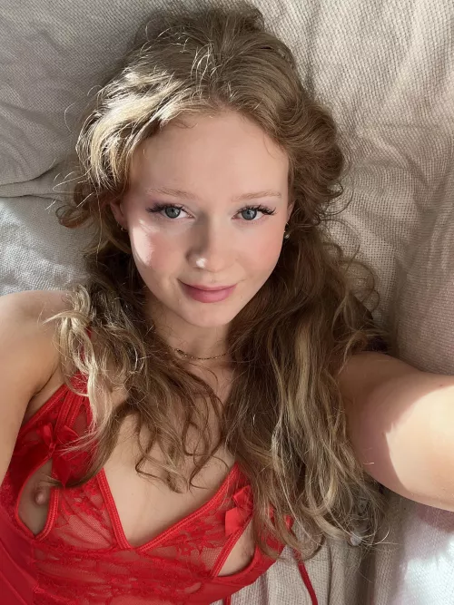 Peekaboo, hope I’ve made you smile 😊 [F] by librarosebud