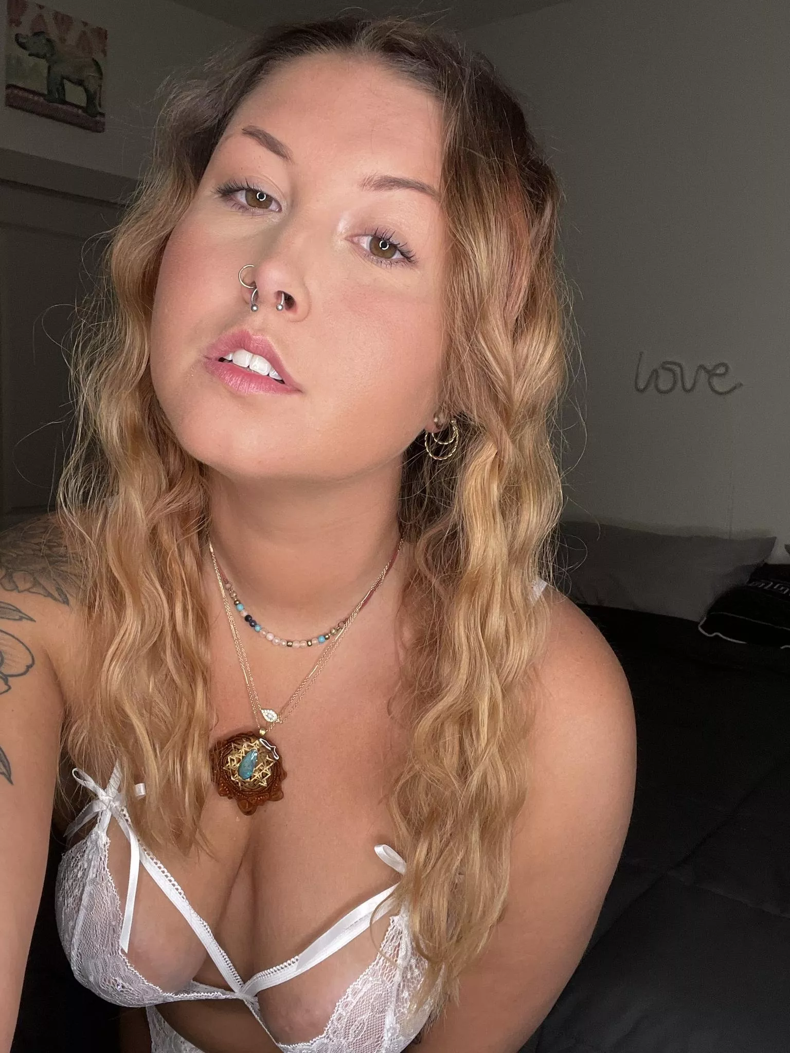 peek-a-boob posted by scarlettjade214