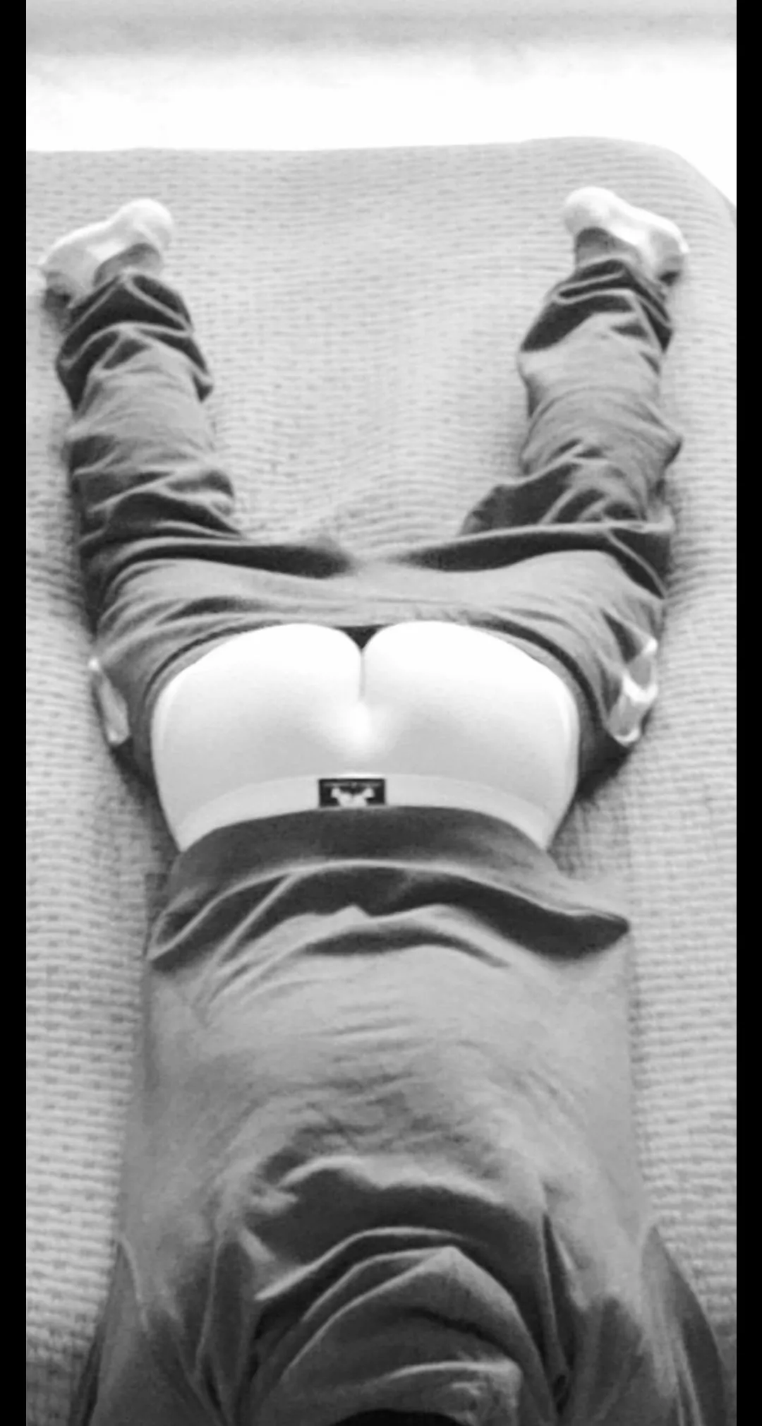 Peeking out posted by franzferdinand01