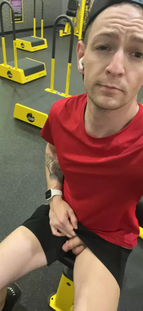 Peeking out at the gym by carterjrxx