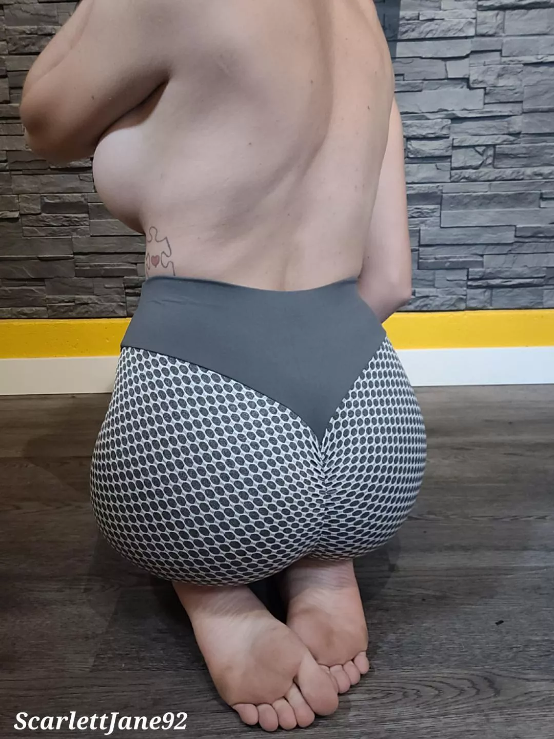 Peep that side boob 👀 posted by ScarlettJane92