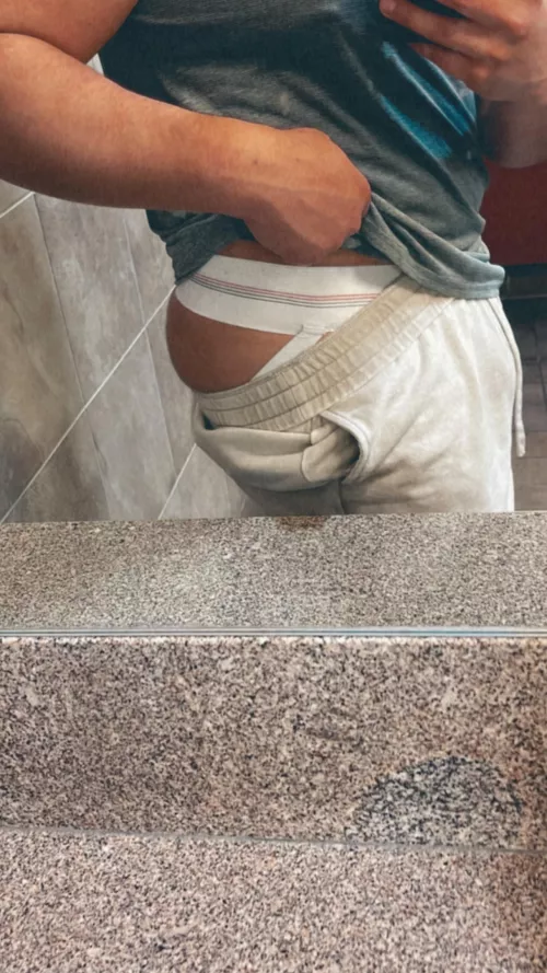 Perfect gym attire by Harrymaxim