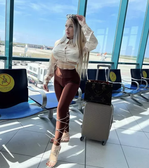 Perfect Italian bimbo by mastercock86