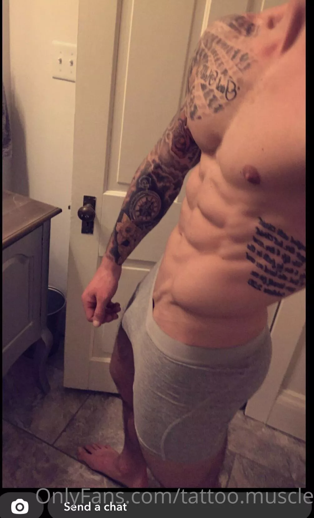 Personal trainer 💪🏻 in the Midwest. Not much of a NSFW photo but liked how my abs looked. 😏🔥 What do you think? posted by physiqueworship