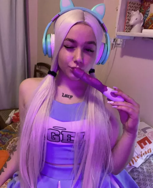 Petite bunny so horny by hjsonda