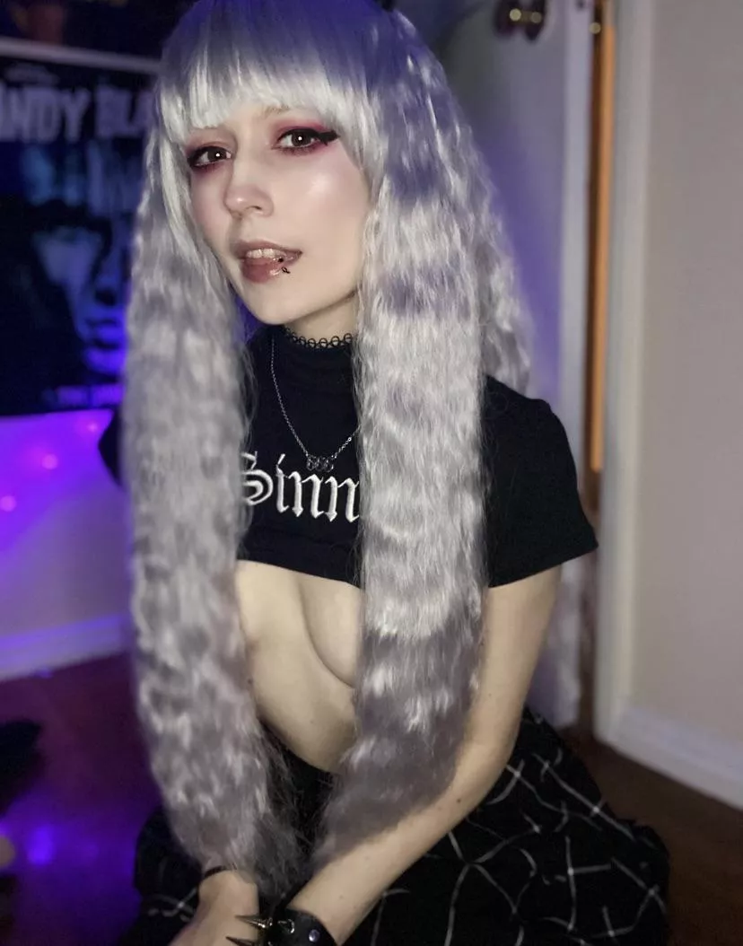 Petite lil emo girl 💜 posted by _Violet_Witch_