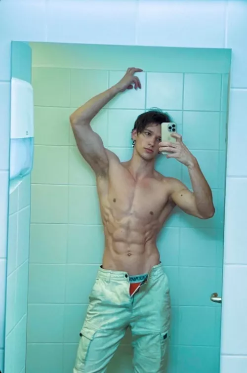 pic submitted by fashion model: Andrii Levchenko by JaguarAccomplished15