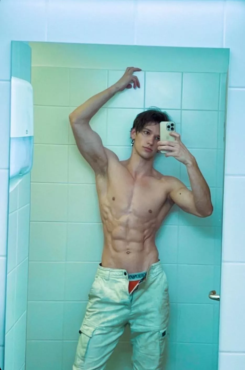 pic submitted by fashion model: Andrii Levchenko posted by JaguarAccomplished15