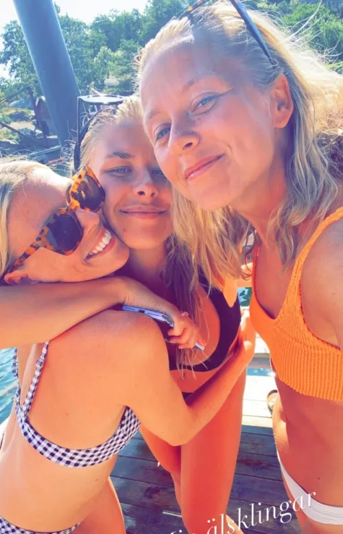 Pick one to receive your cum by Crom12