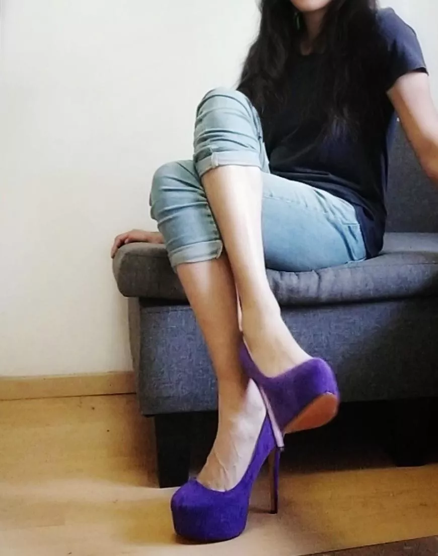 Pics of my purple heels 💜 posted by soldaderyan