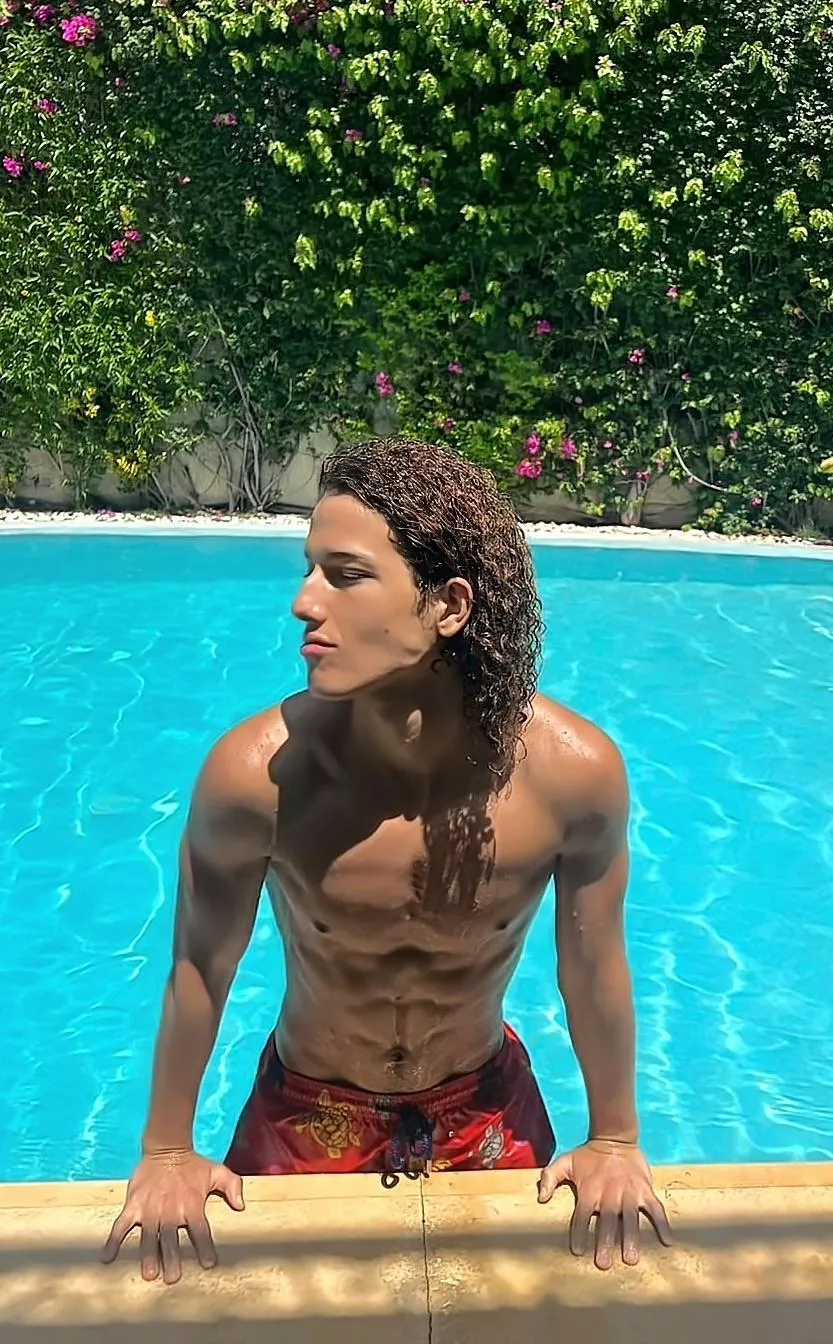 Pictures submitted by fashion model ✨️ Khaled posted by JaguarAccomplished15