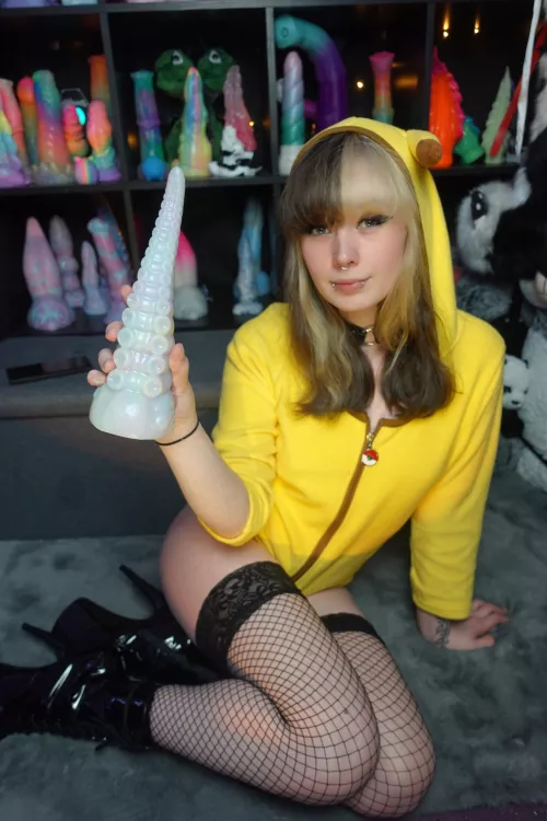 Pikachu loves ika by lilpixiekitten