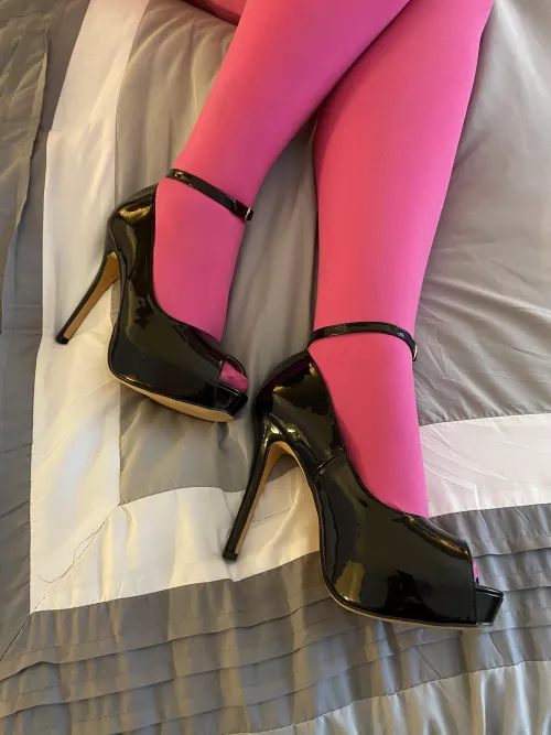Pink and Black by tightstoesheelshose