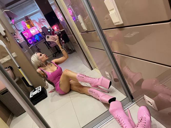 Pink and shiny ✨💕 would u like to fuck me in these boots? by 2_badforyou