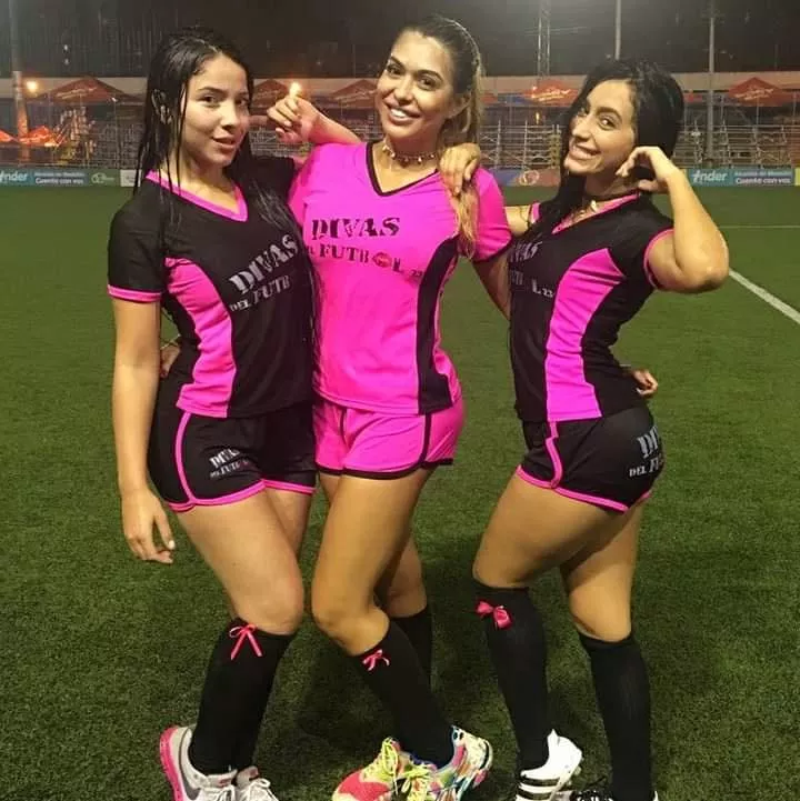 Pink n black strips posted by Chaturbater1