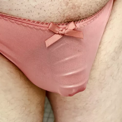 Pink panties make me drippin‘ wet by nutzmensch