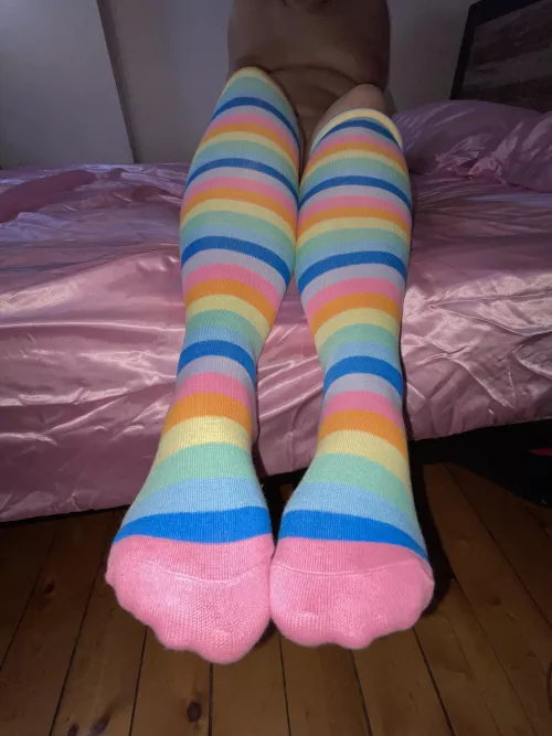 Pink sheets and rainbow feet 21F by Stepped_on_tail
