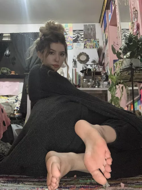 Pink soles to sooth the soul 💛✨ by sugarfeetiez