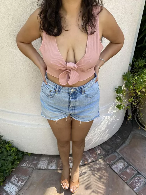 Pit bunny season 🐰 👀 😊 by sensimilla_earhart