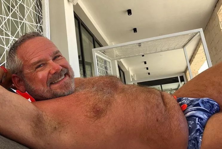 pits and speedo by peludoporfavor