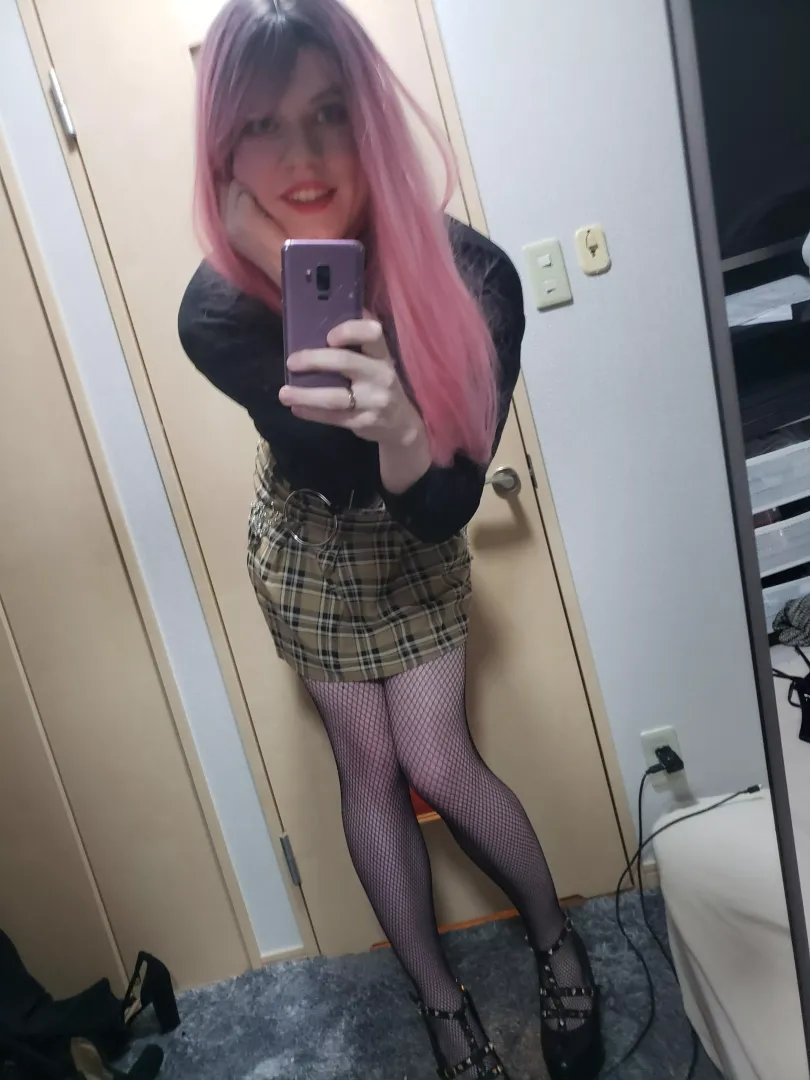 Plaid skirts are pretty sweet, right? UwU posted by FriendlyJenn