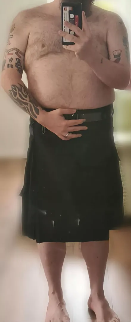 plain black kilt posted by PSW00DY
