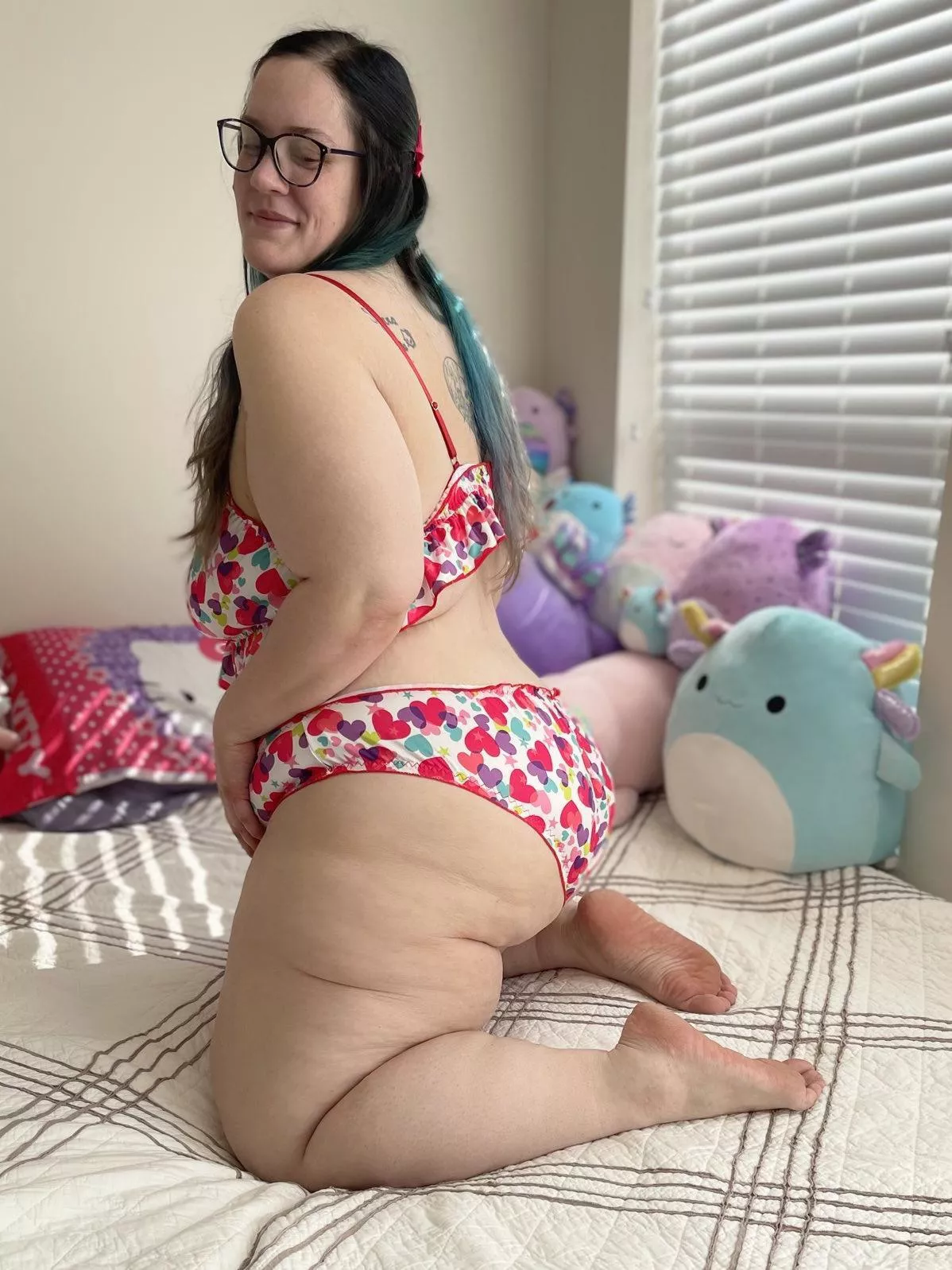 Play with me 😈 posted by xohellokitten