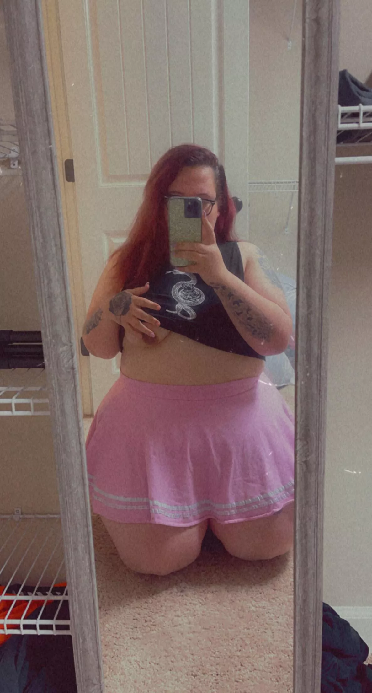 Play with me instead posted by nsfwalliecat