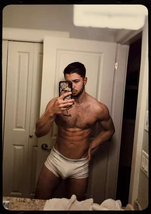 Play with my bulge by Italiannboy