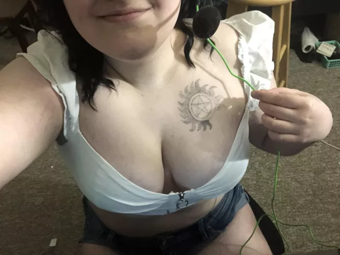 Played RE2 and 7D2D like this tonight by luigitrumpsmario