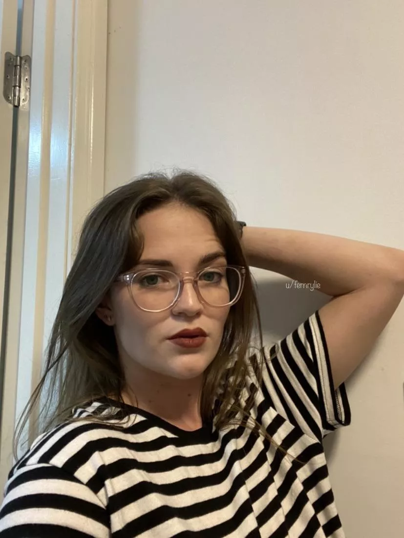 Playing it cool, little bored though 😋 posted by fernrylie