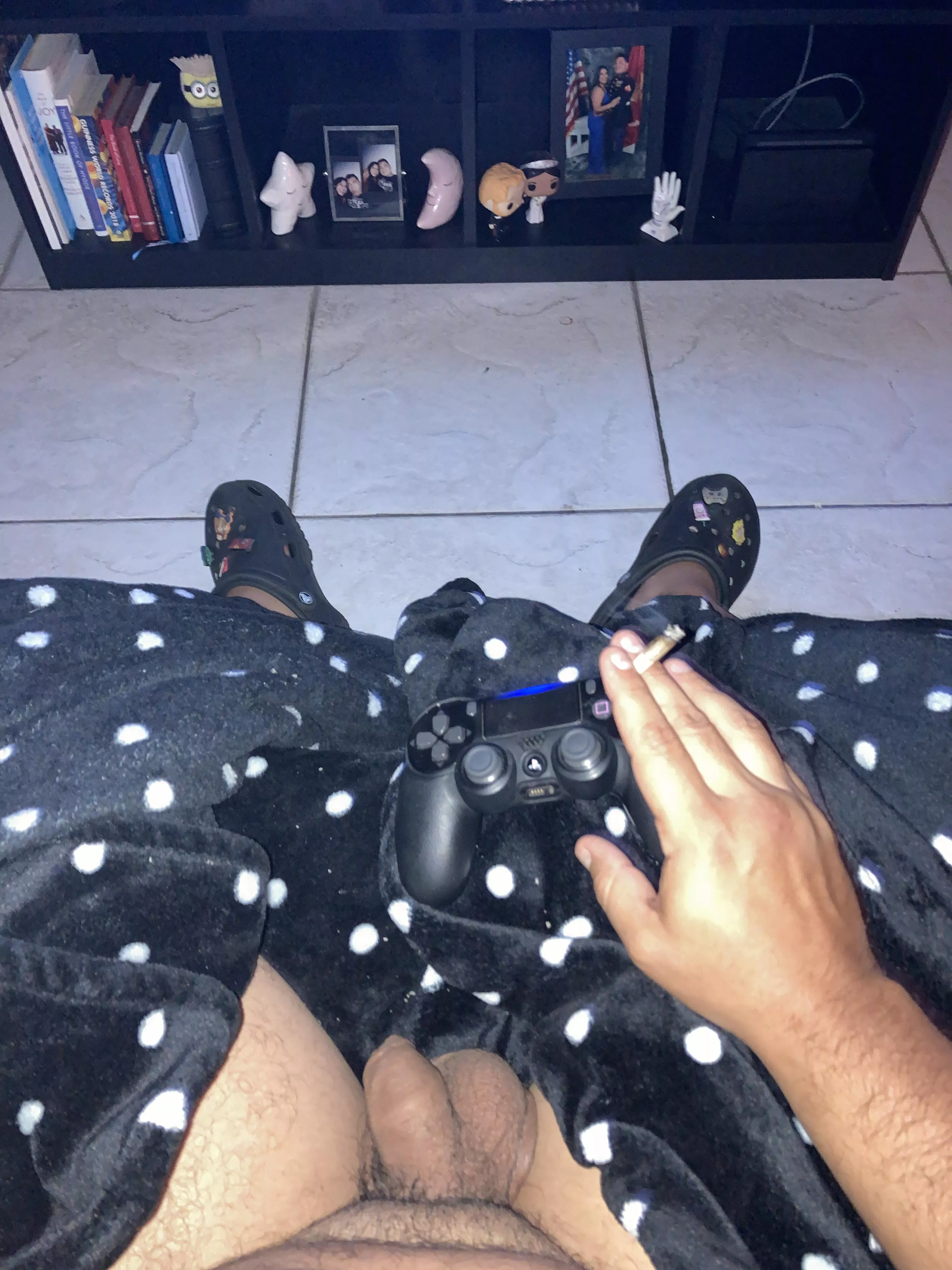 Playing n some late night toking with this softie posted by Cafe_negro91