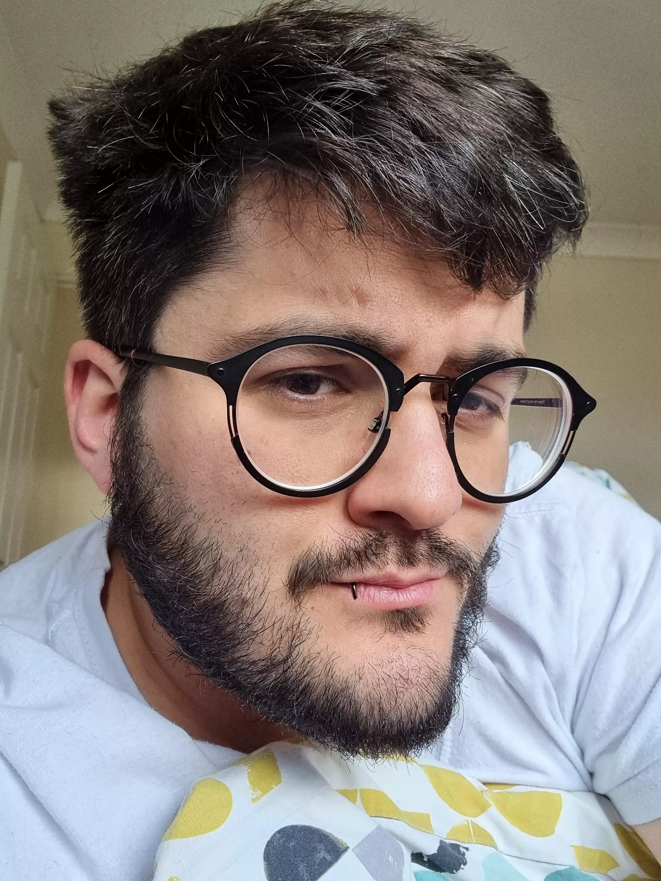 playing some wild rift in bed because I'm too hungover to get on my PC, come chat and let's be friends 😁 posted by greattimeshere