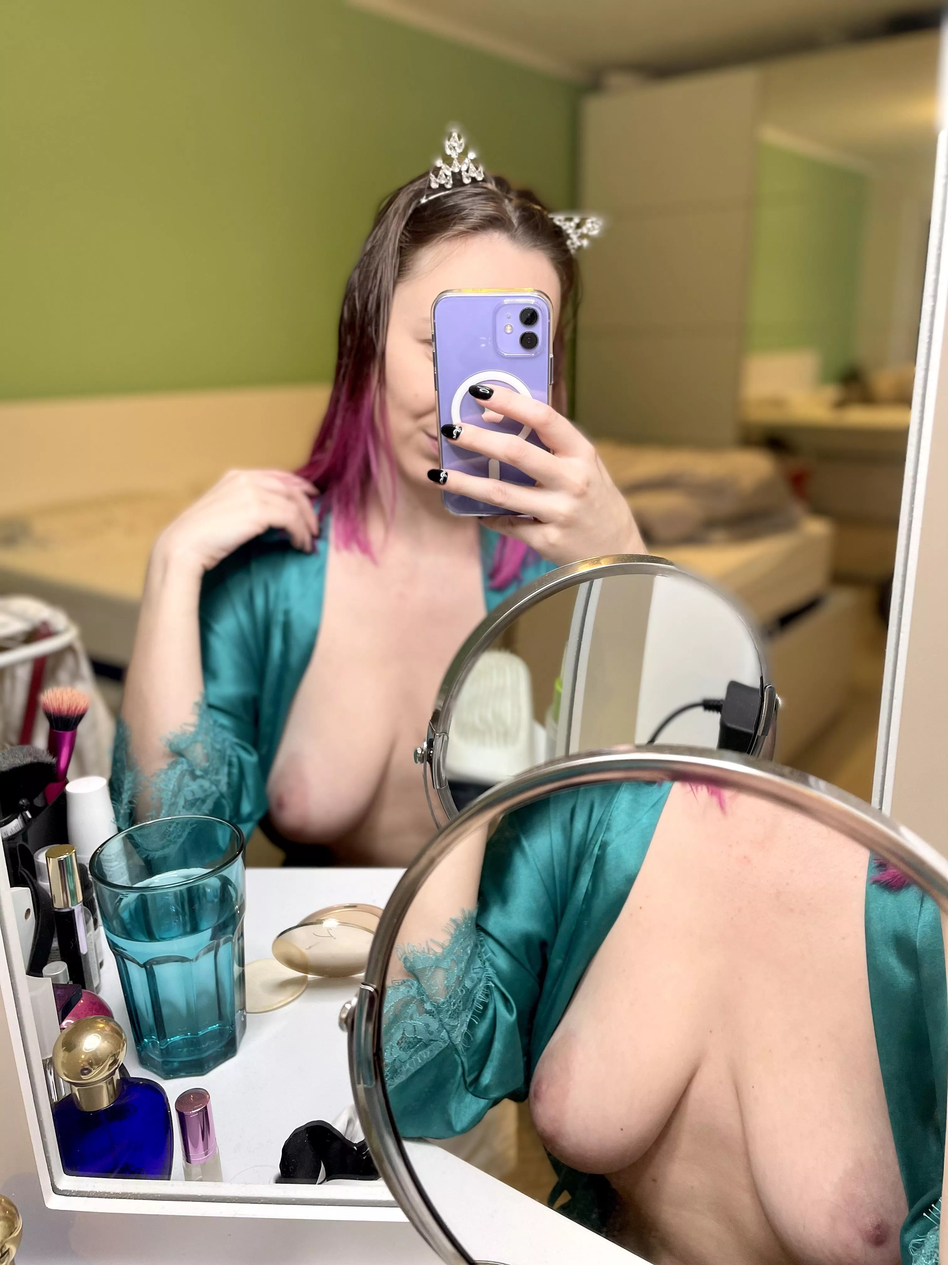 Playing with mirrors ✨ [image] posted by AuroraCordelia