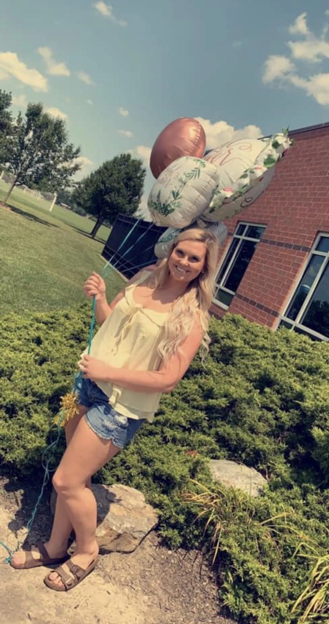 Pleas cock my beautiful wife! Send me a dm or message us ok kik at macyk937! I will send her nudes to tributers :) posted by Chevy013