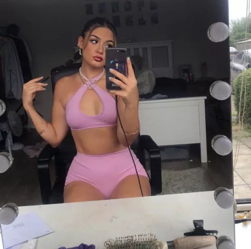 Please COMMENT and vote on my pinned poll thats ending soon by alphabull44