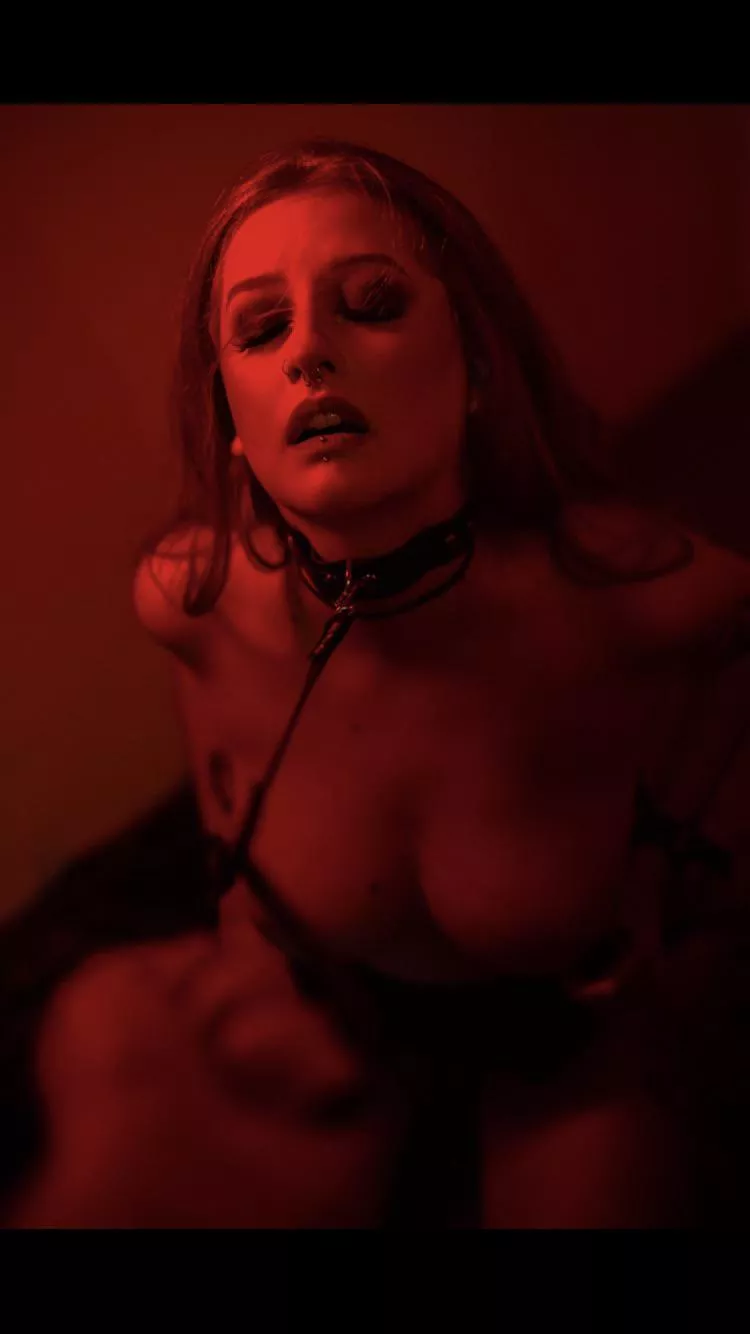 please dominate me 🔥😈 posted by alexiarssss