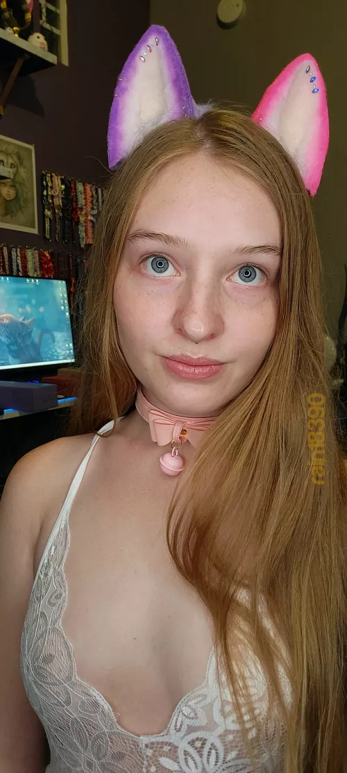 please give me attention 🥺 by rain18390