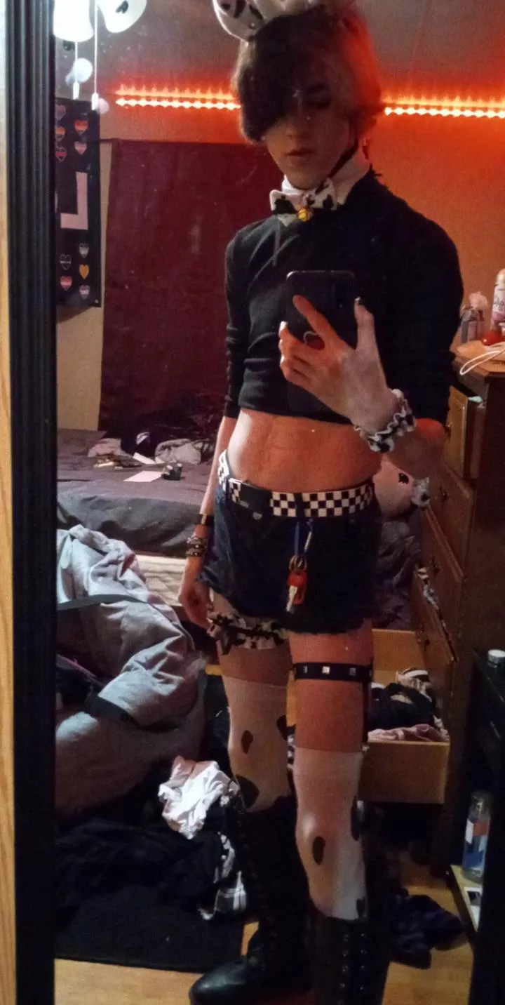 please ignore the mess i call a room 😖 but anyways here's the fit posted by CalixTheFemboi