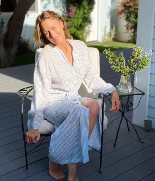 Please milk my cock as Robin Wright while I am showing of. posted by LeadingSwordfish7718