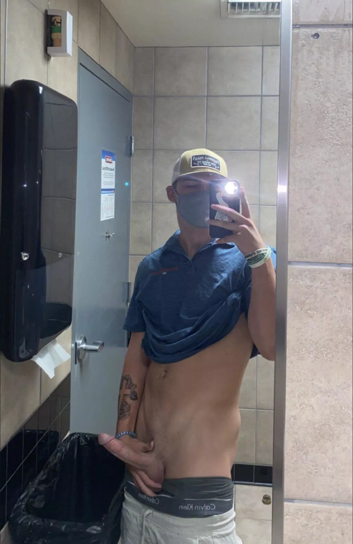 Please only up if you’d walk in this bathroom and suck me off 💦 posted by collegeboyjack
