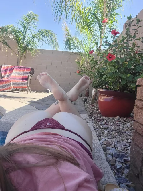 pleaseeeeee come suck my toes 🥵 by RileysFeet27