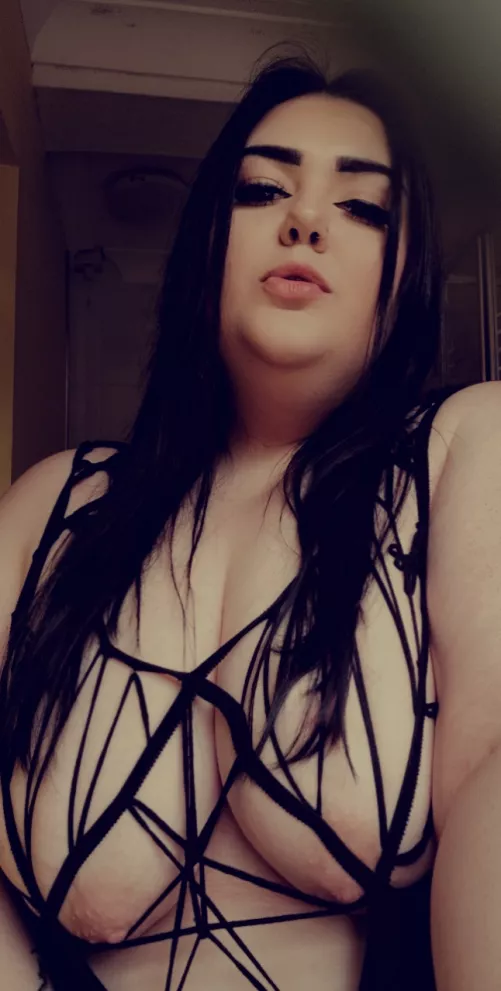 Plenty to get your tongue into 🥵 by LittleKuroe