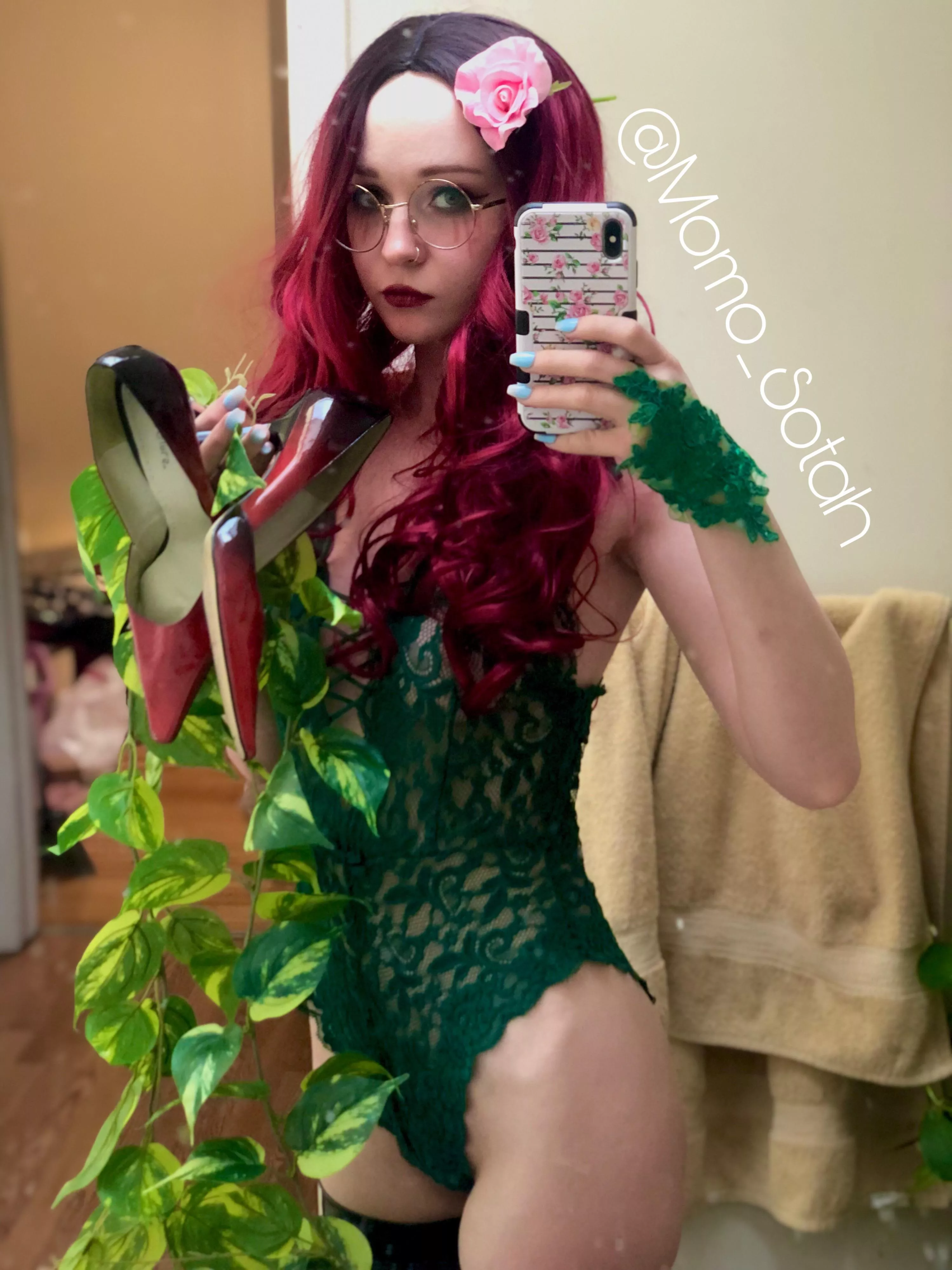 Poison Ivy mirror selfie posted by MoMo_Sotah