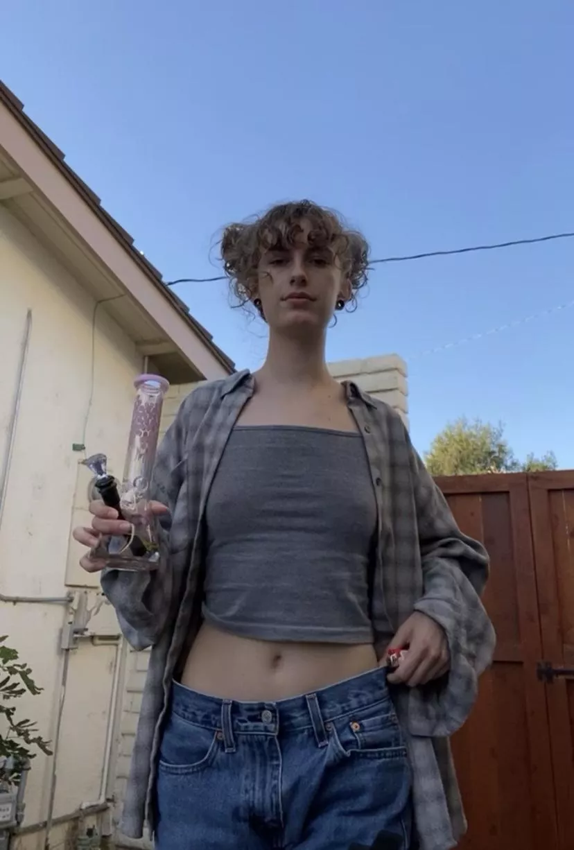 Pokies during my morning smoke :) posted by quarantinevagene