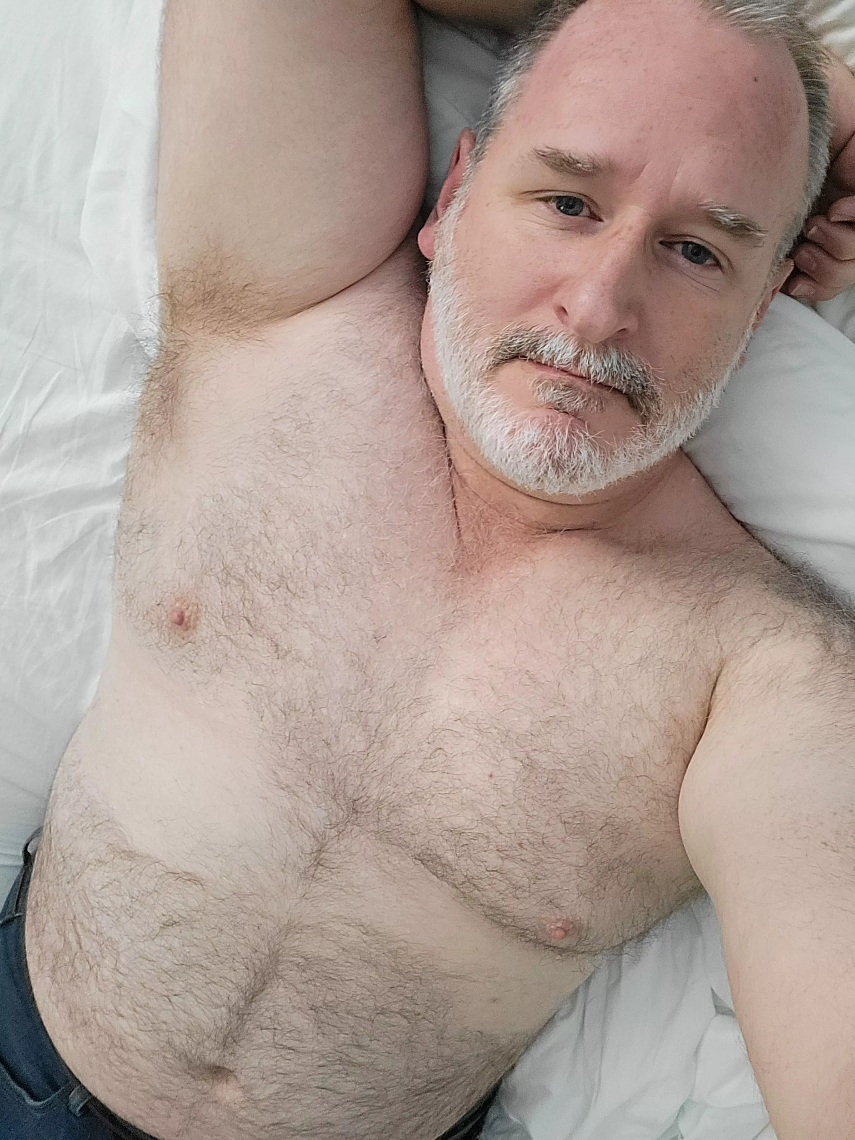 Polar bears like to snuggle sometimes posted by SocksGoOnFeets