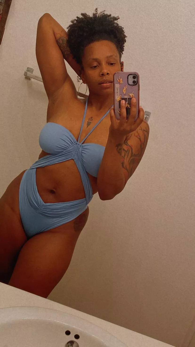 Pool day posted by hottea_bae